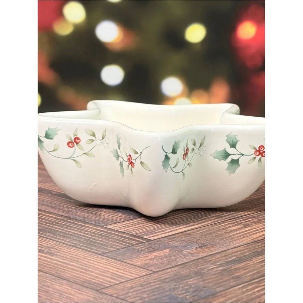 Pfaltzgraff Winterberry Star Shaped Serving Bowl Christmas Holly Dish